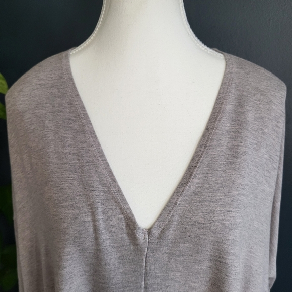 Bryn Walker Boxy Marled Greige V Neck Casual Top Large - Picture 10 of 11